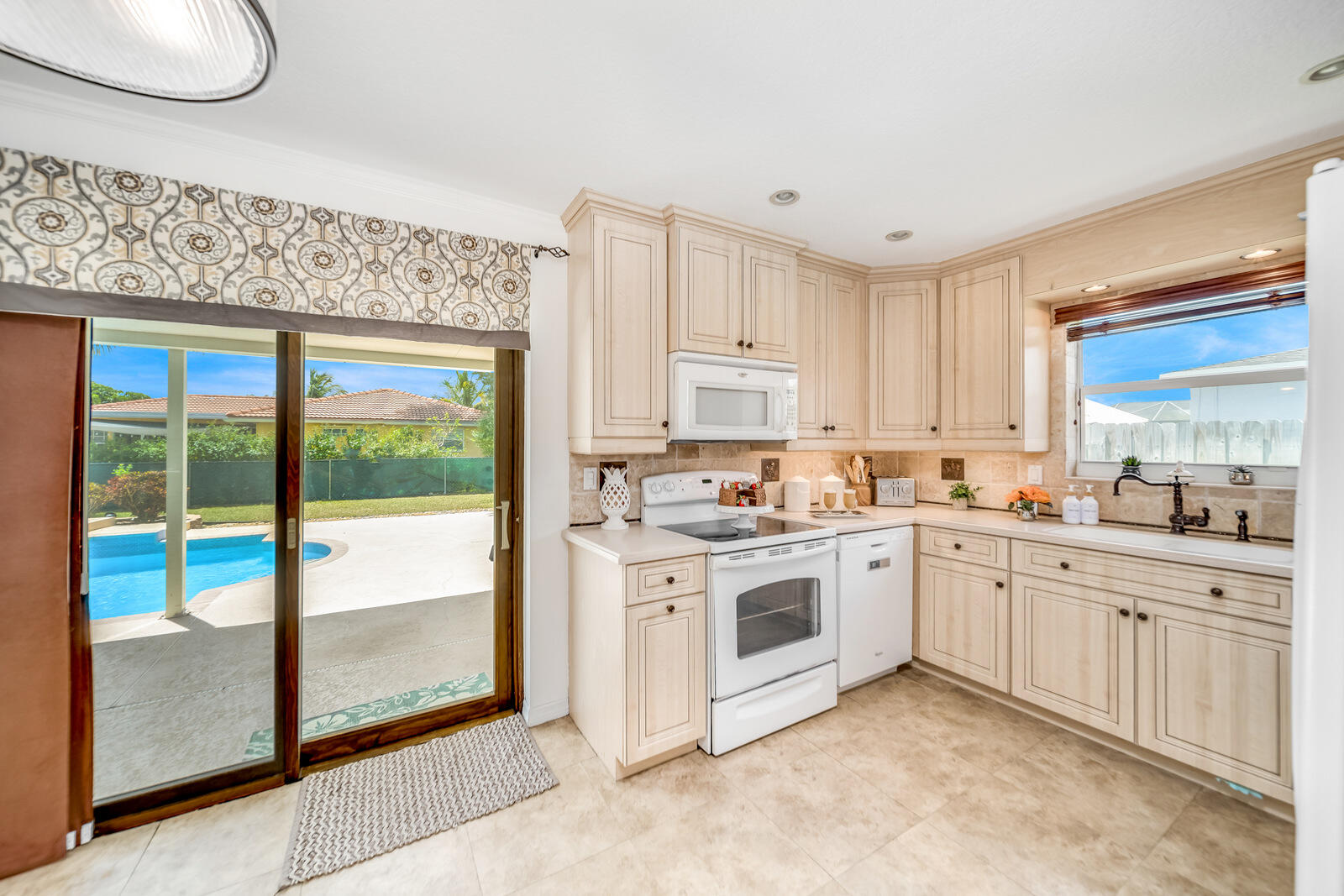 10900 Gallery Street Boca Raton, FL 33428 - Photo 12 of 38 15-Interior-4