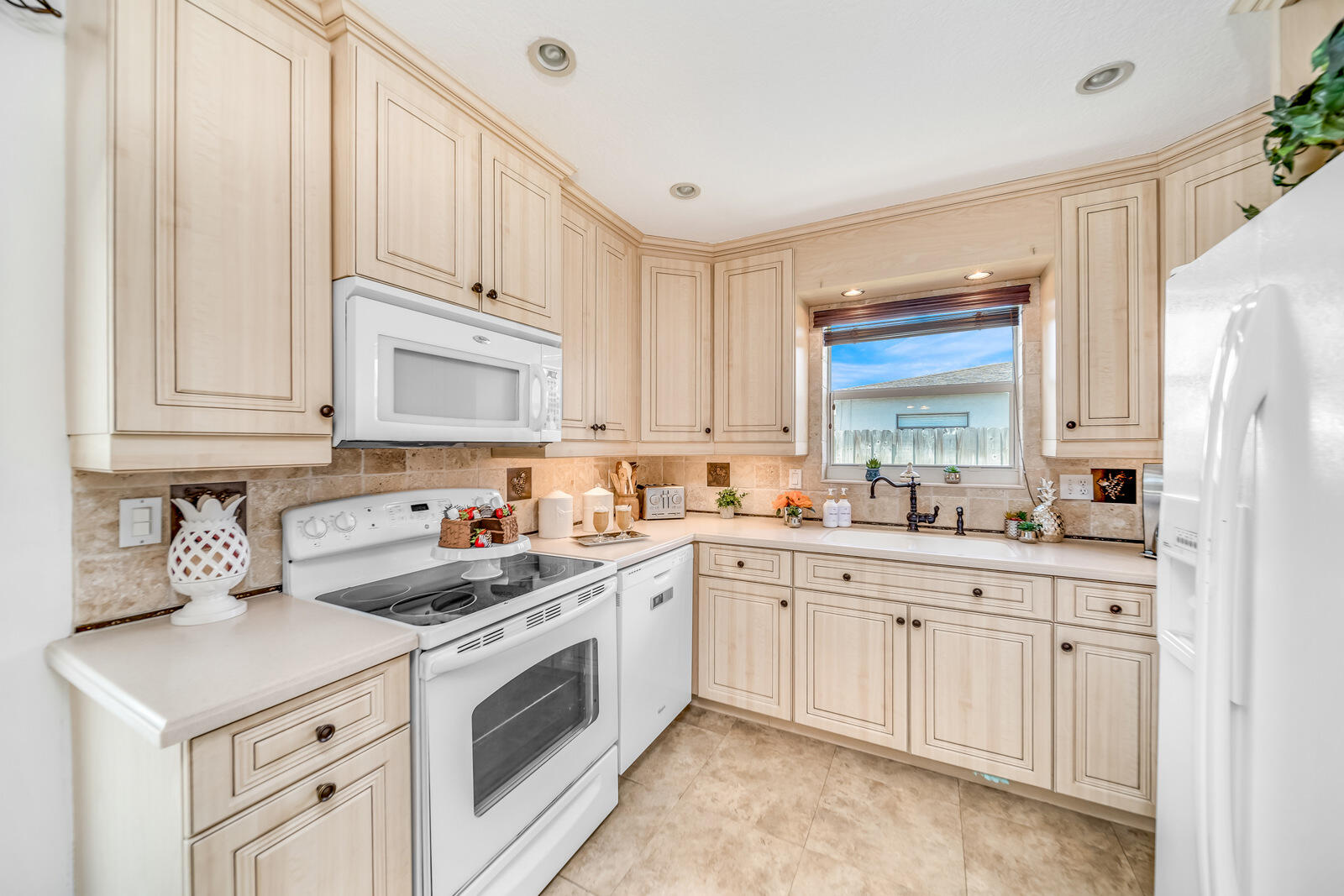 10900 Gallery Street Boca Raton, FL 33428 - Photo 14 of 38 17-Interior-7