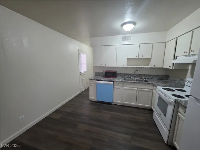 $1,700 | 6232 Blair Way, Las Vegas, NV 89107