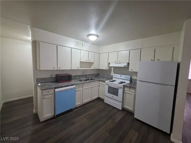 $1,700 | 6232 Blair Way, Las Vegas, NV 89107