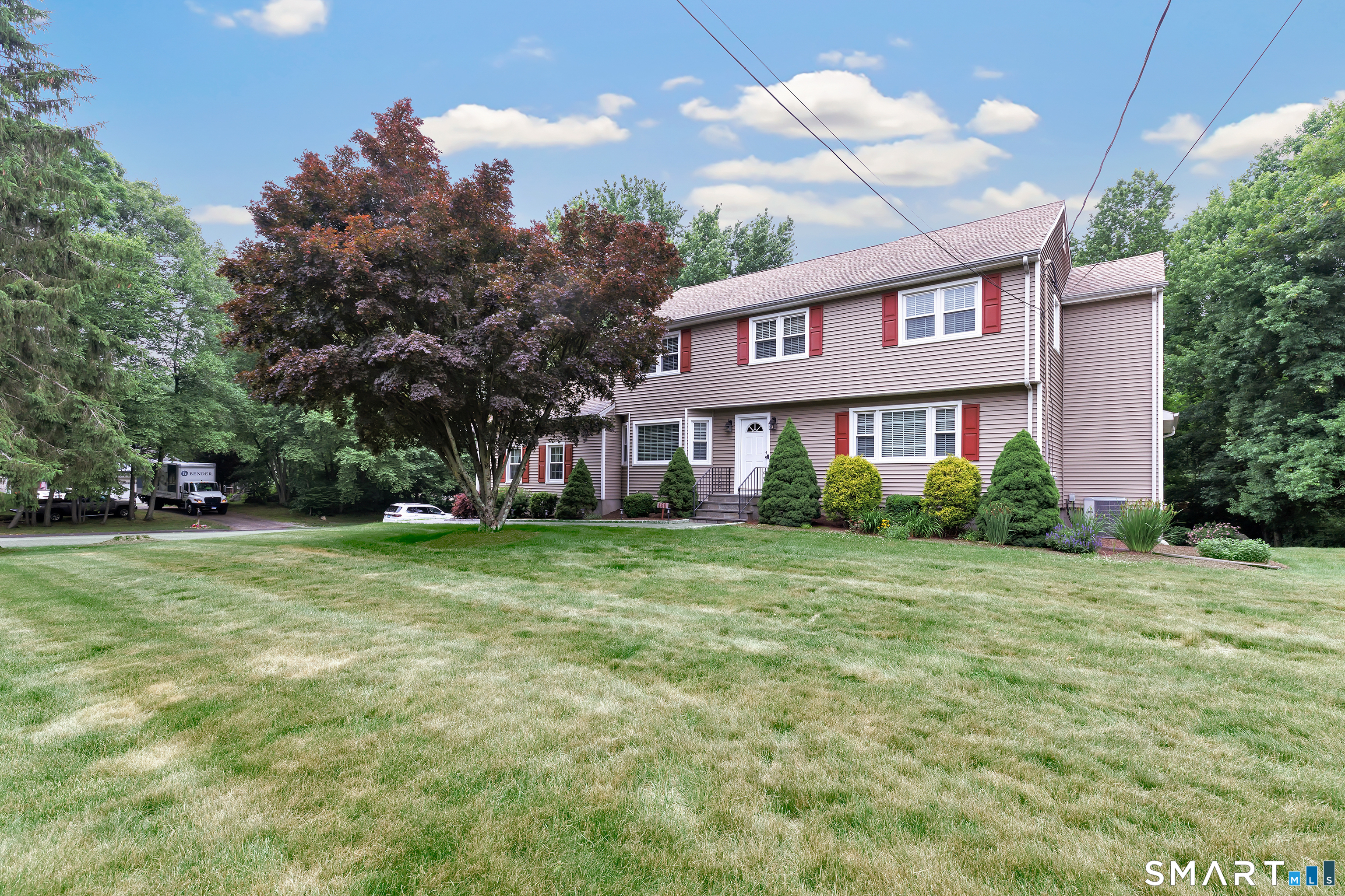460 Stonehouse Road Trumbull, CT 06611 - Photo 2 of 25