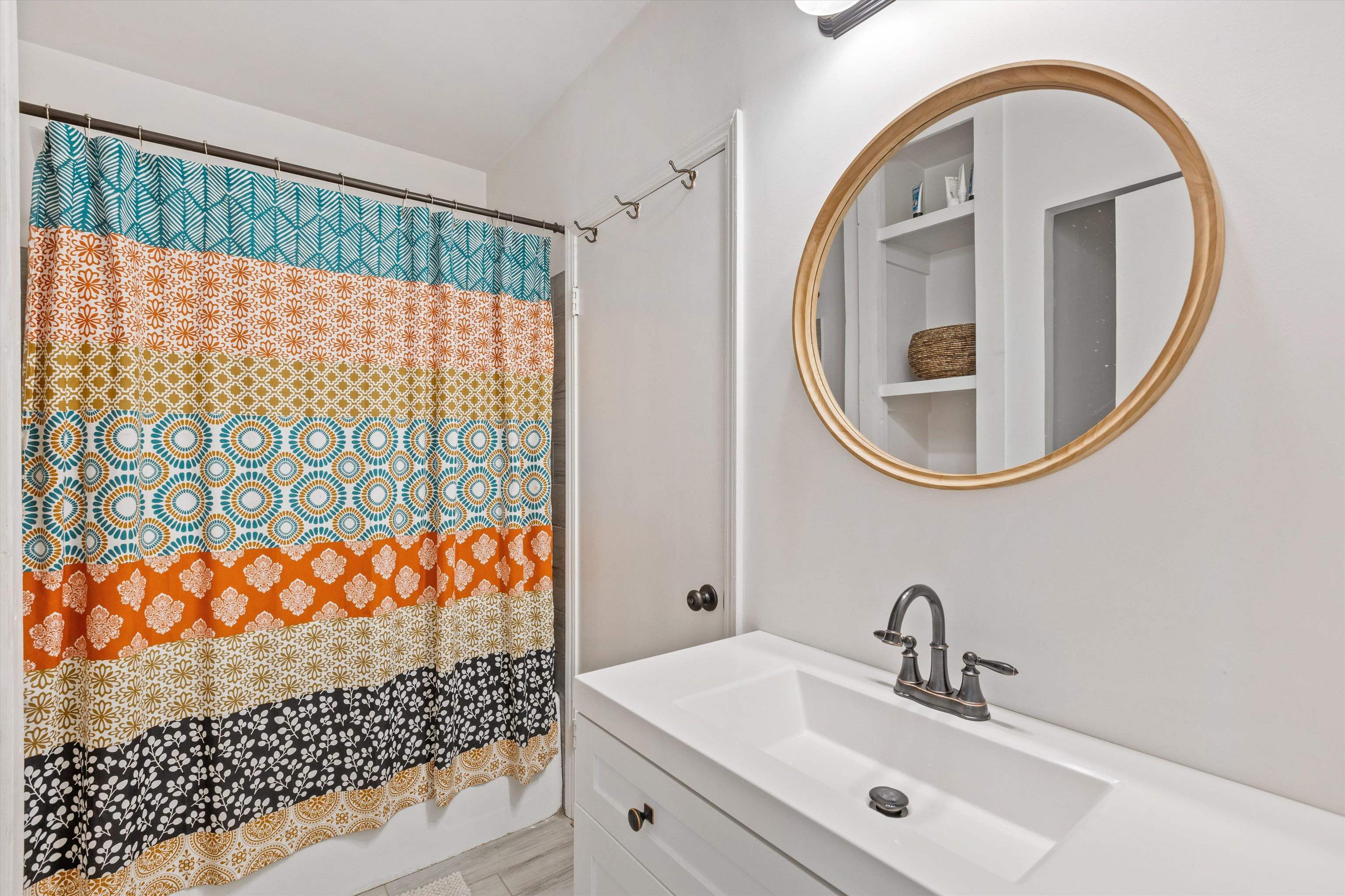 4506 Verne Road Memphis, TN 38117 - Photo 20 of 40 a bathroom with a sink mirror and a shower