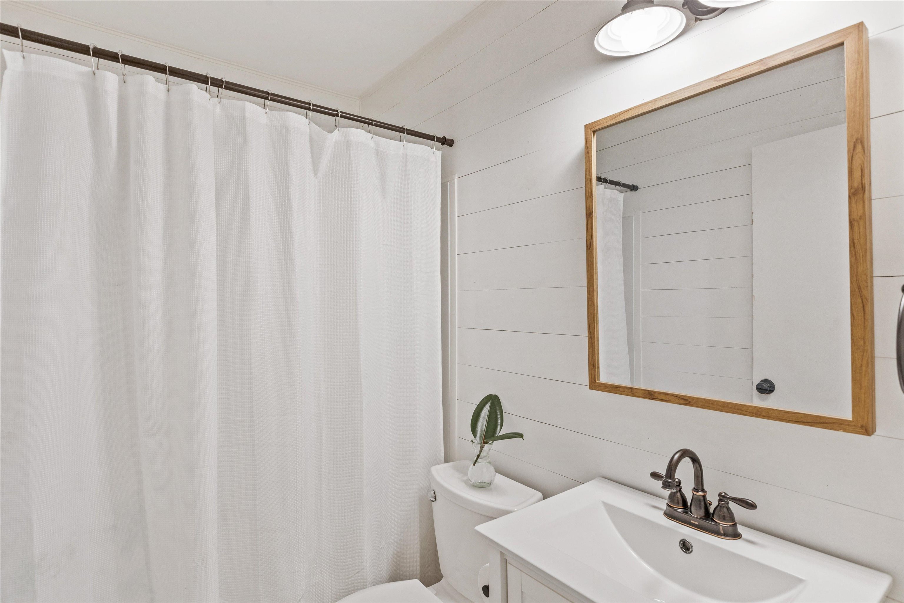 4506 Verne Road Memphis, TN 38117 - Photo 23 of 40 a bathroom with a sink and a mirror
