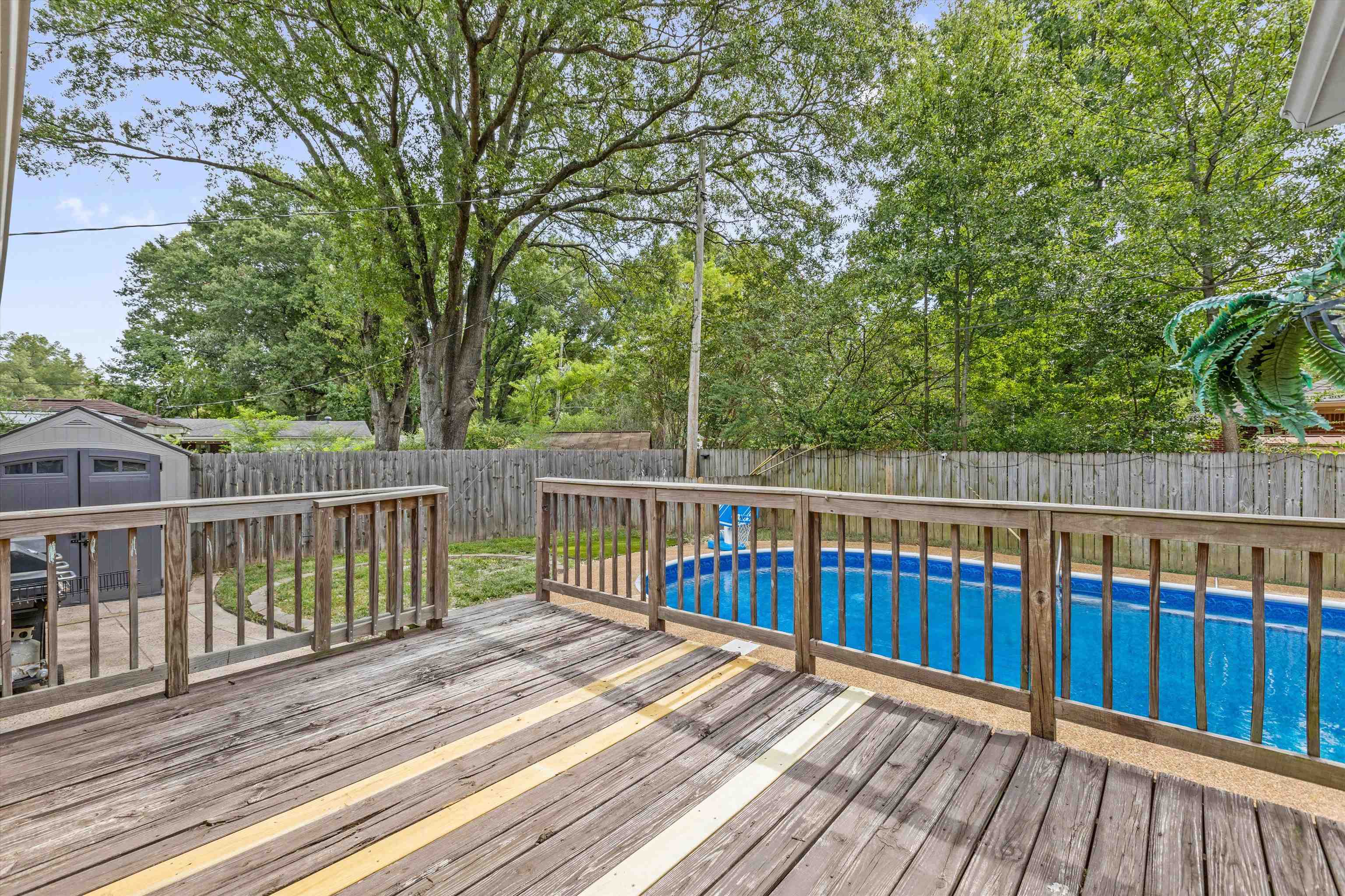 4506 Verne Road Memphis, TN 38117 - Photo 30 of 40 a view of deck with wooden floor and fence