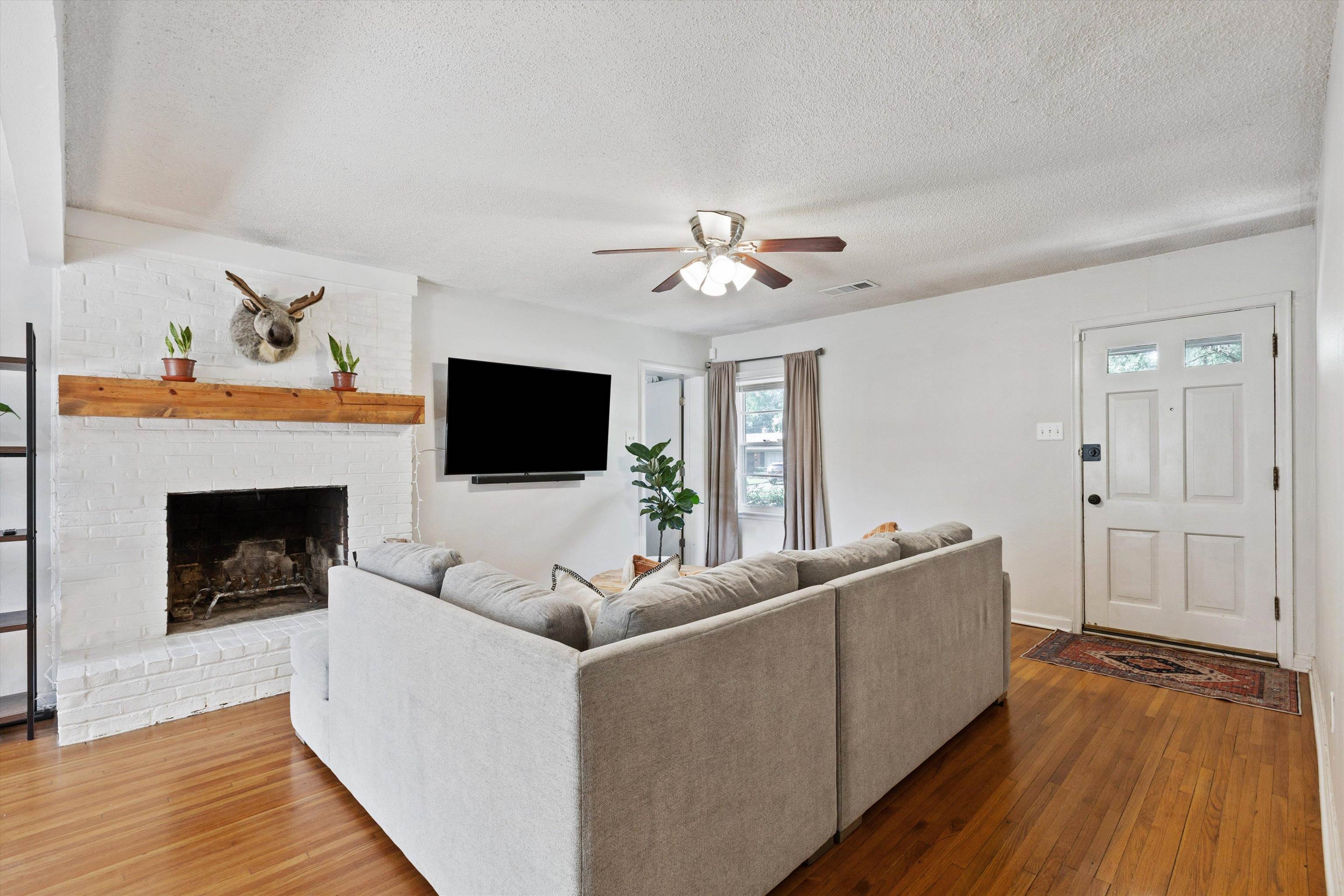 4506 Verne Road Memphis, TN 38117 - Photo 4 of 40 a living room with furniture fireplace and flat screen tv