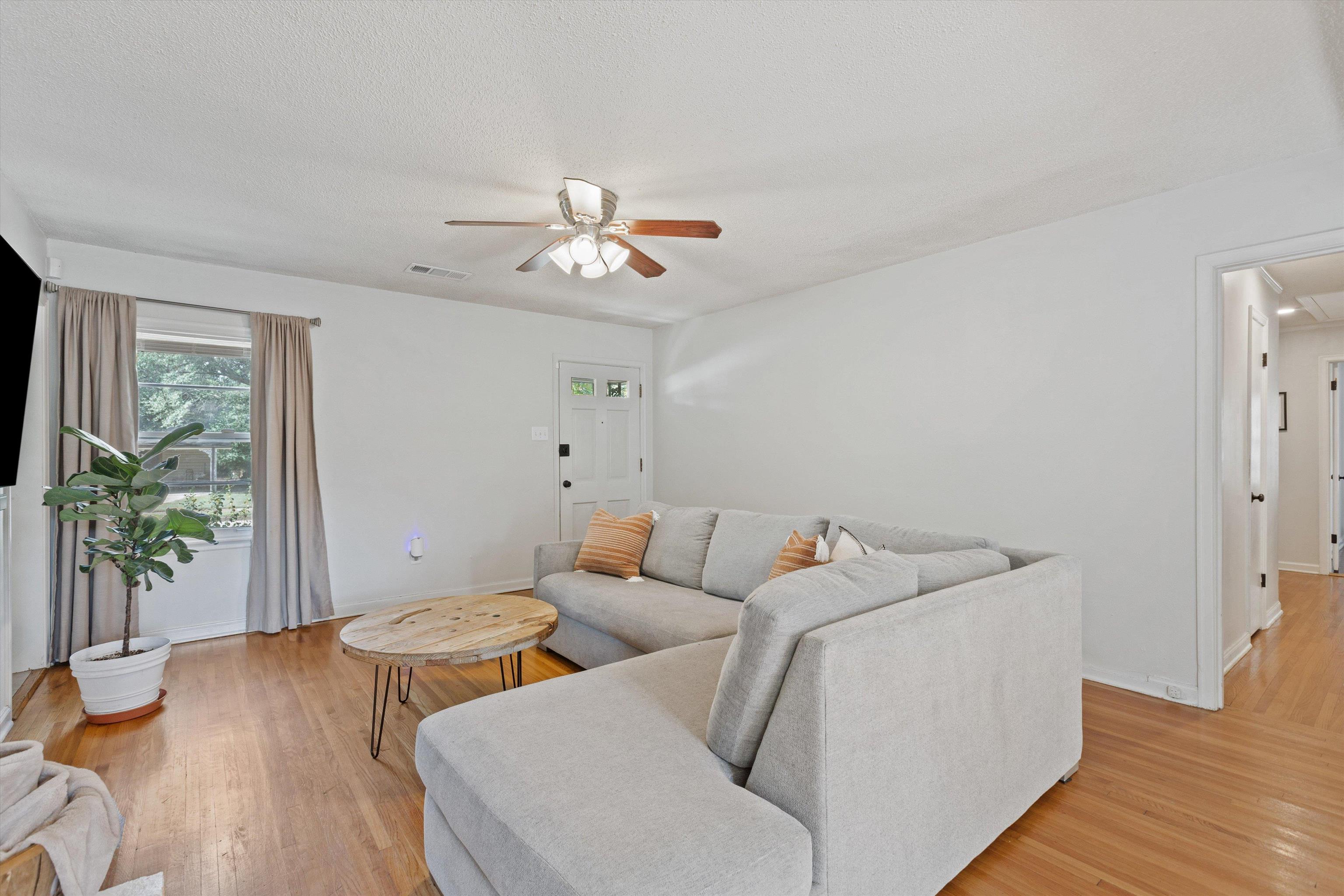 4506 Verne Road Memphis, TN 38117 - Photo 5 of 40 a living room with furniture and wooden floor