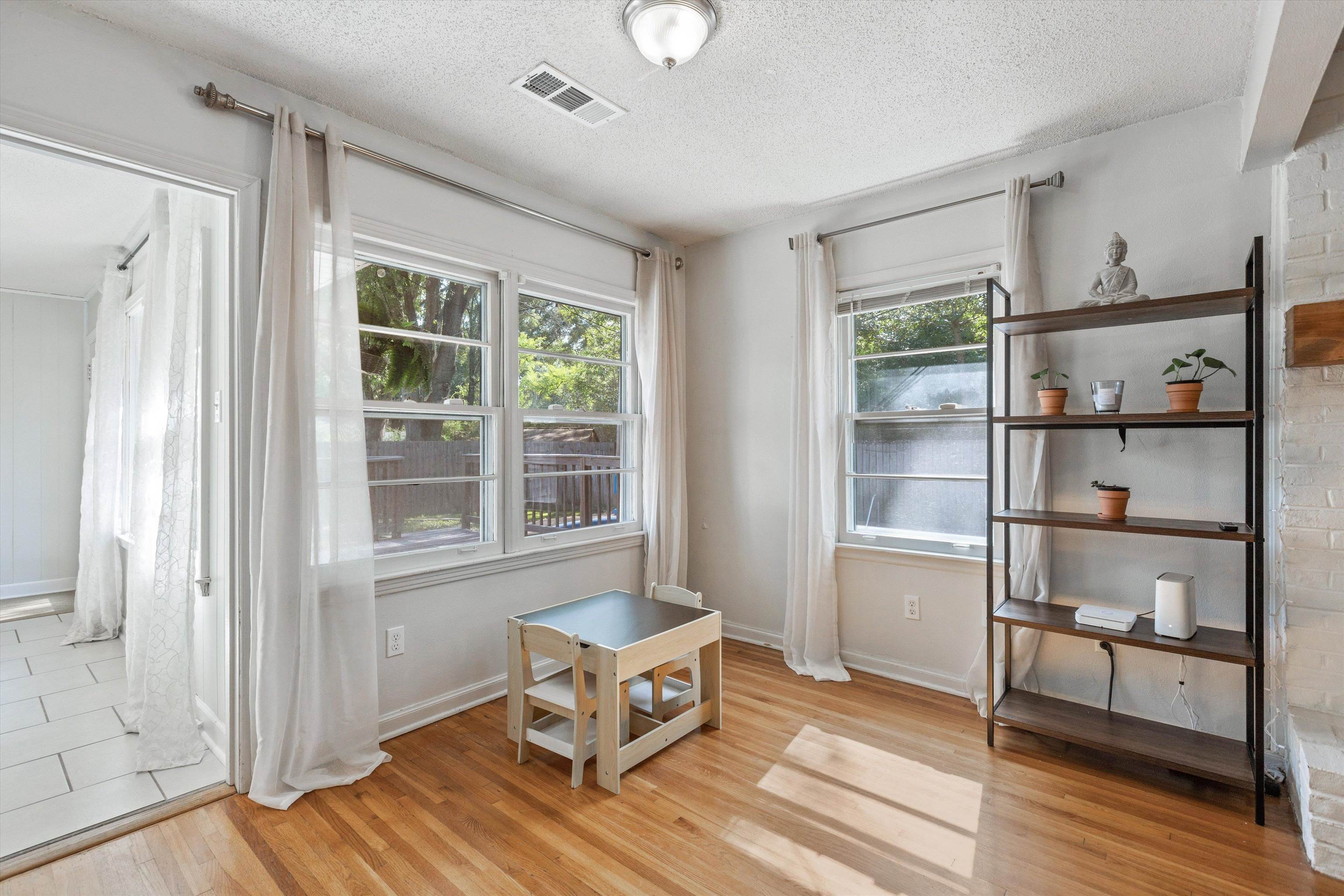 4506 Verne Road Memphis, TN 38117 - Photo 6 of 40 a living room with furniture and a window
