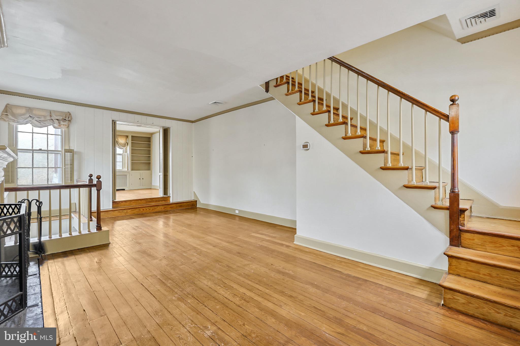 2417 Pickwick Road Baltimore, MD 21207 - Photo 11 of 41 Main Living Room/Middle Level