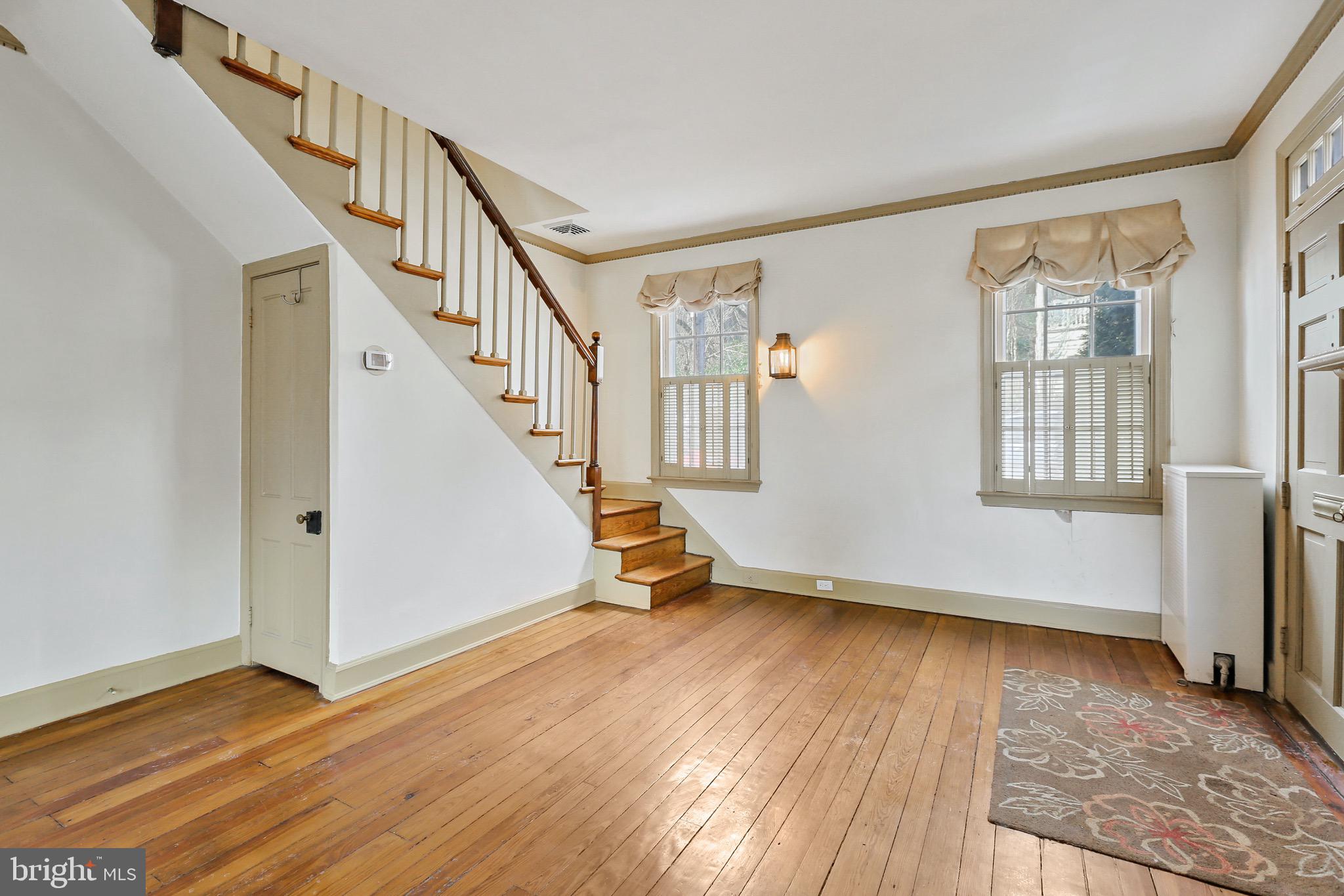2417 Pickwick Road Baltimore, MD 21207 - Photo 9 of 41 Main Living Room/Middle Level