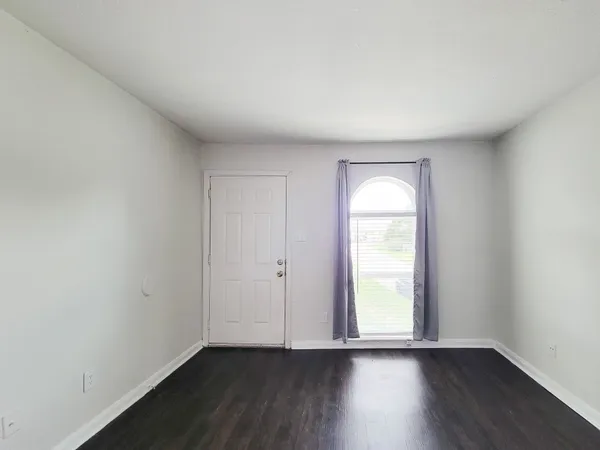$900 | 101 Brookside Lane, Unit 33, Sealy, TX 77474