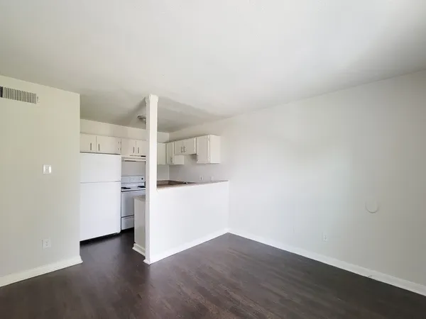 $900 | 101 Brookside Lane, Unit 33, Sealy, TX 77474