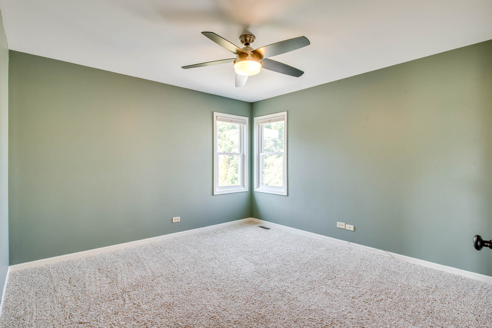 3631 Falkner Drive Naperville, IL 60564 - Photo 28 of 45 a workspace with windows