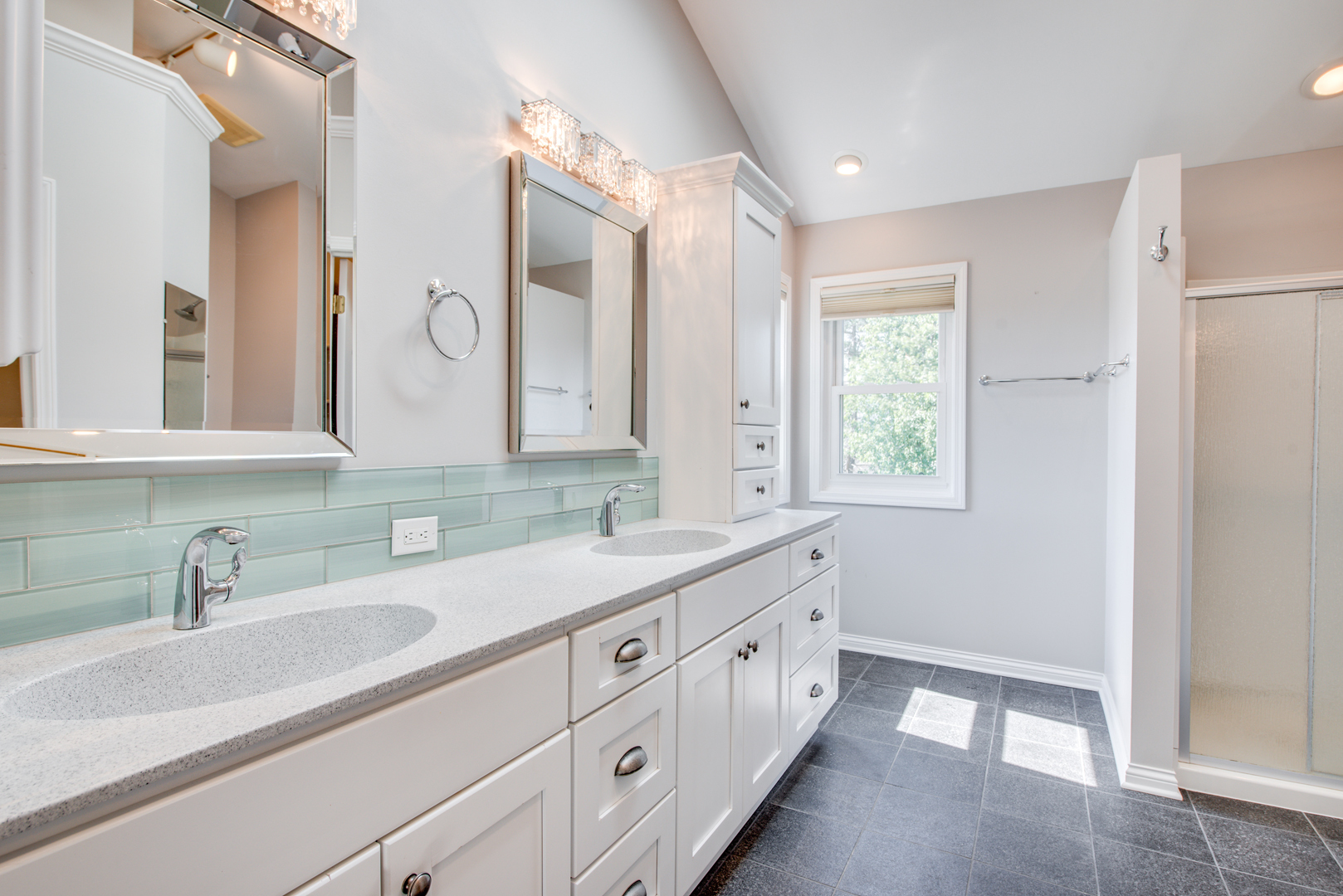 3631 Falkner Drive Naperville, IL 60564 - Photo 34 of 45 a bathroom with 2 sink tub and a mirror