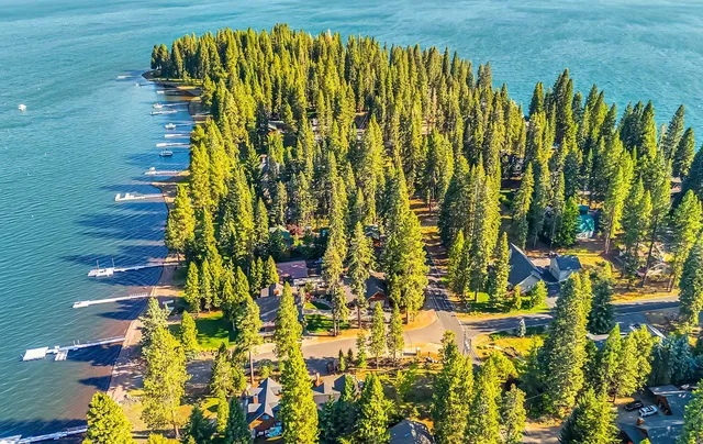 $875,000 | 1341 Peninsula Drive, Lake Almanor, CA 96137
