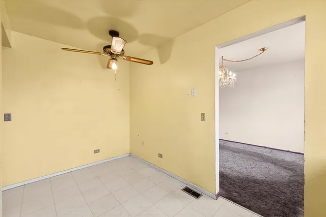 $329,900 | 2 Oakmont Court, Streamwood, IL 60107