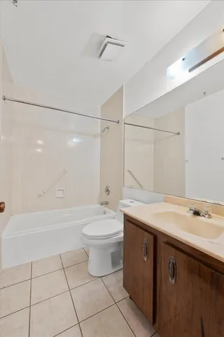 $329,900 | 2 Oakmont Court, Streamwood, IL 60107