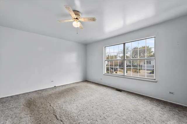 $329,900 | 2 Oakmont Court, Streamwood, IL 60107