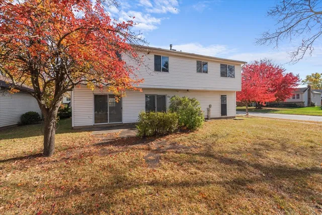 $329,900 | 2 Oakmont Court, Streamwood, IL 60107