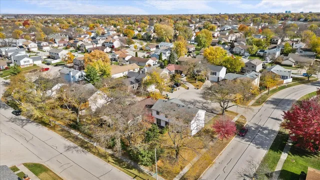 $329,900 | 2 Oakmont Court, Streamwood, IL 60107