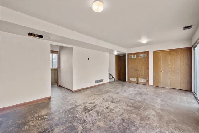 $329,900 | 2 Oakmont Court, Streamwood, IL 60107