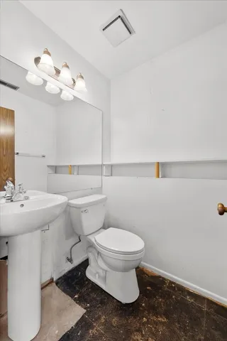 $329,900 | 2 Oakmont Court, Streamwood, IL 60107