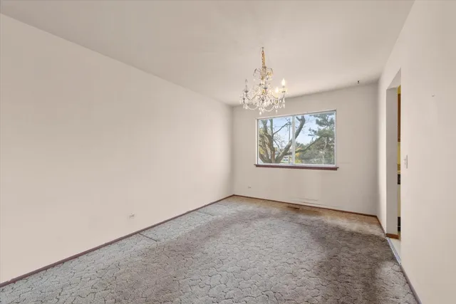 $329,900 | 2 Oakmont Court, Streamwood, IL 60107