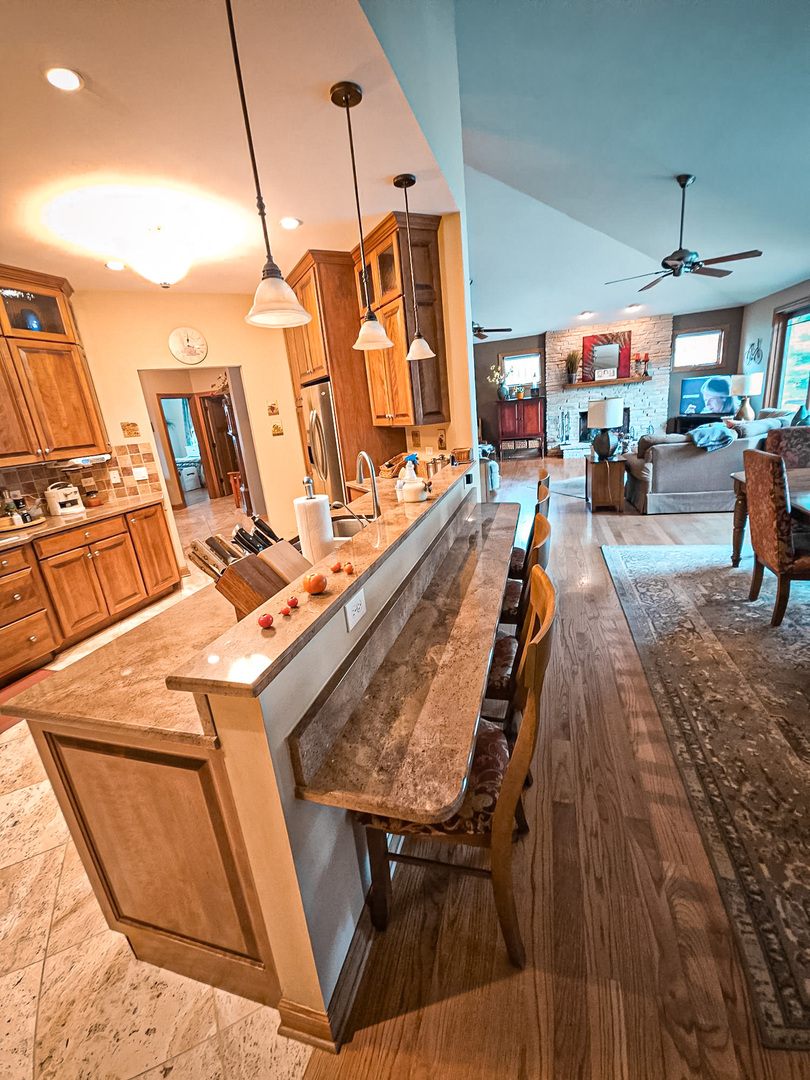 1608 Breezy Lawn Road Spring Grove, IL 60081 - Photo 8 of 41 a very nice looking room with a large window
