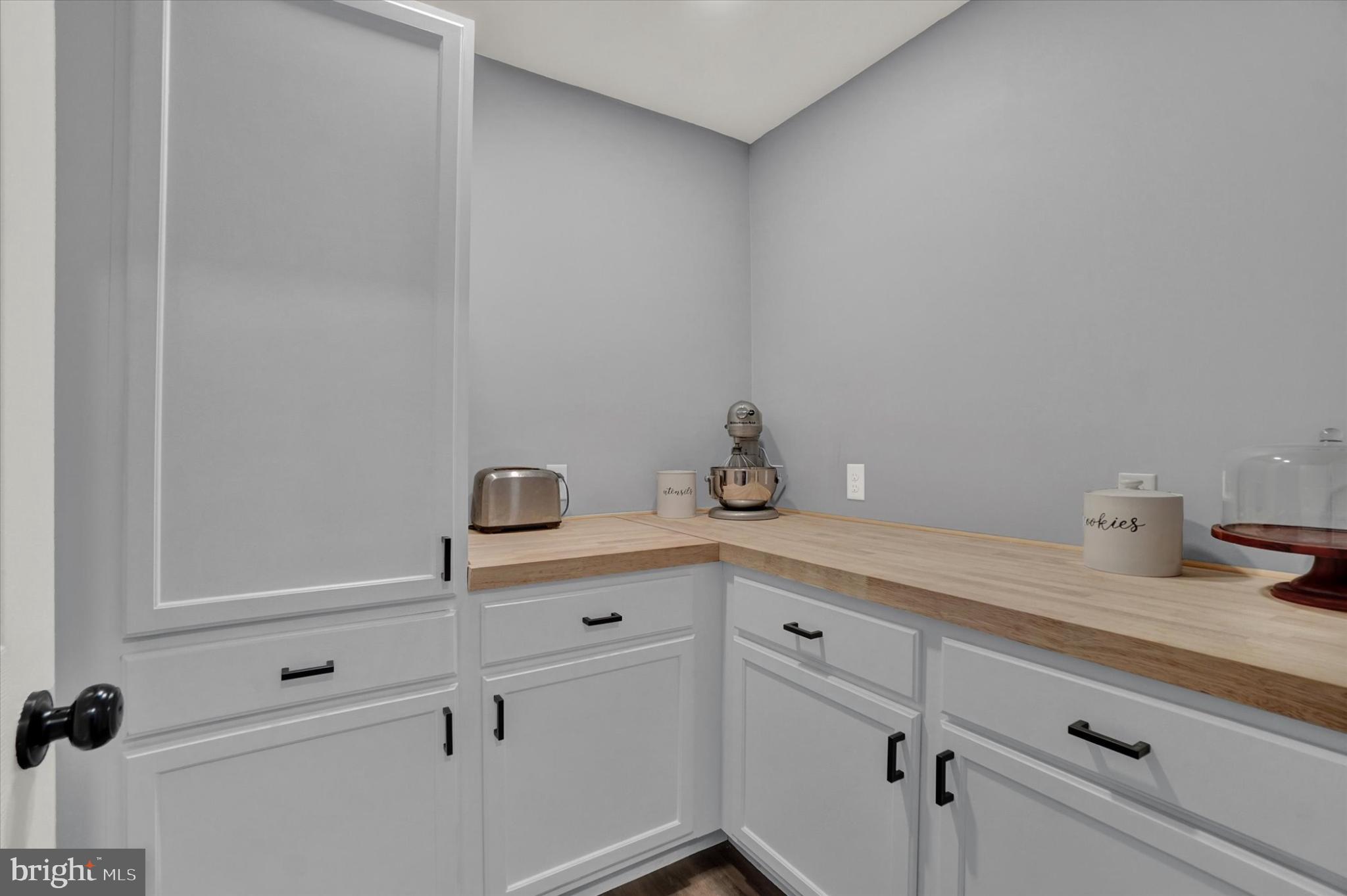 1048 Keller Road York, PA 17406 - Photo 12 of 28 a view of cabinets