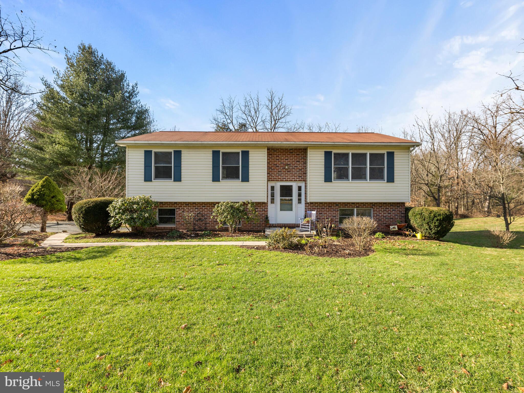 412 Saylors Mill Road Spring City, PA 19475 - Photo 3 of 55 Extremely well maintained, turn-key home!