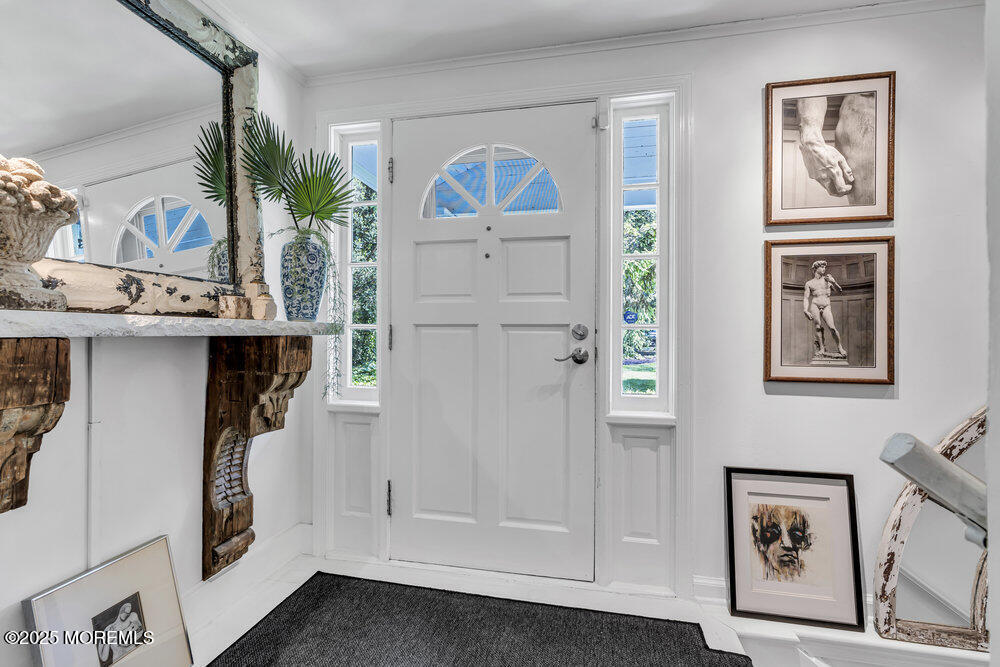 638 South Riverside Drive Neptune Township, NJ 07753 - Photo 33 of 41 a dinning room with window