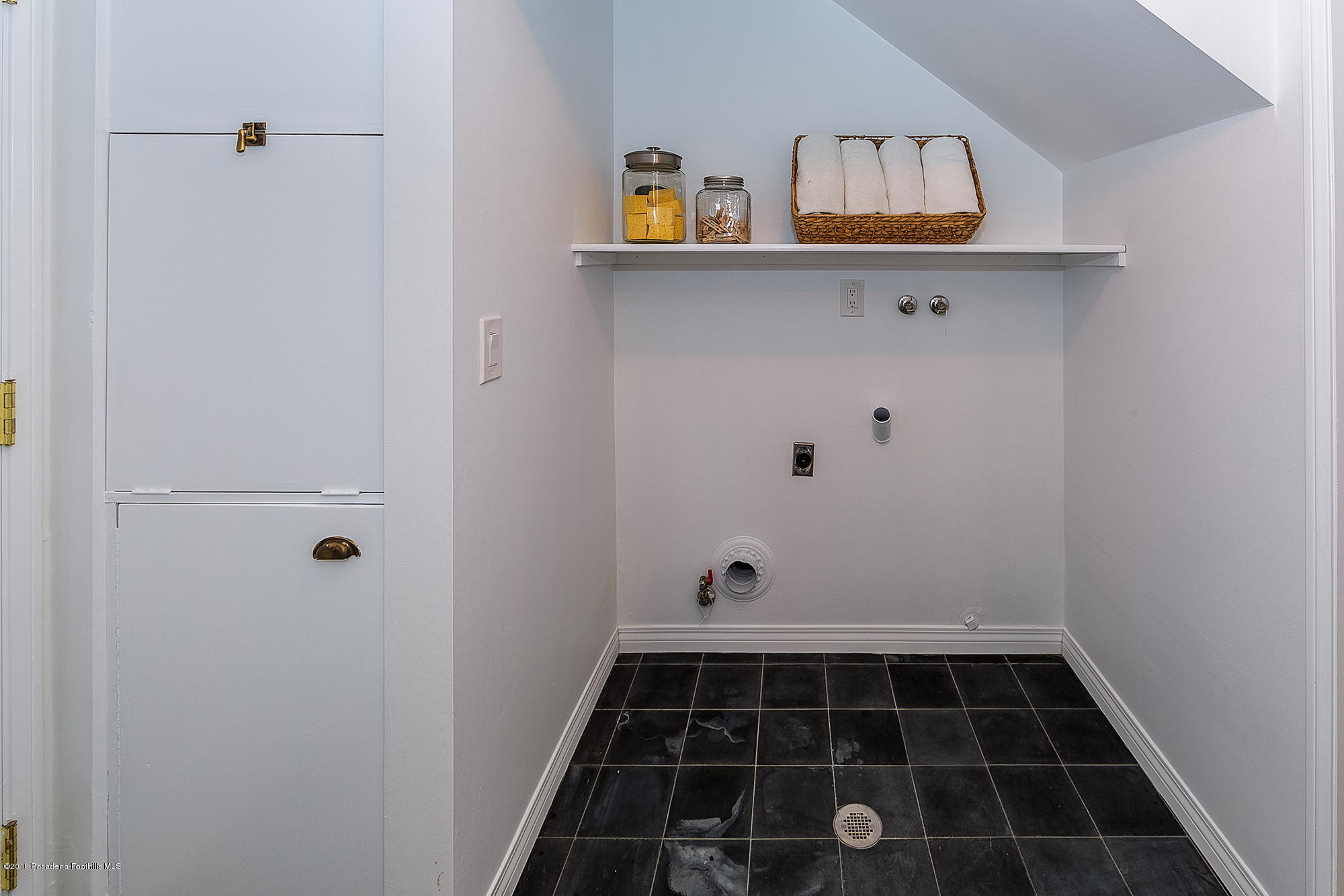 1280 Afton Street Pasadena, CA 91103 - Photo 19 of 39 a view of kitchen