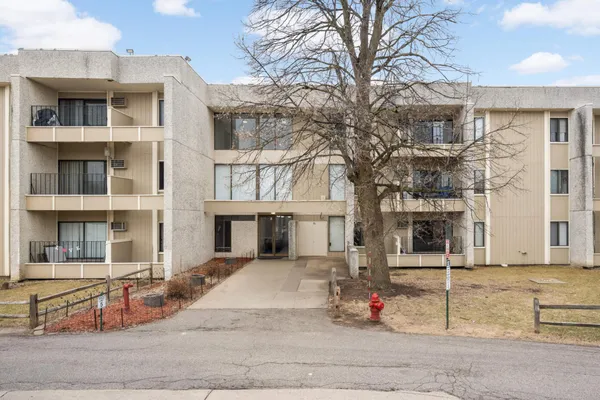 $118,950 | 4130 Rahn Road, Unit 119, Eagan, MN 55122