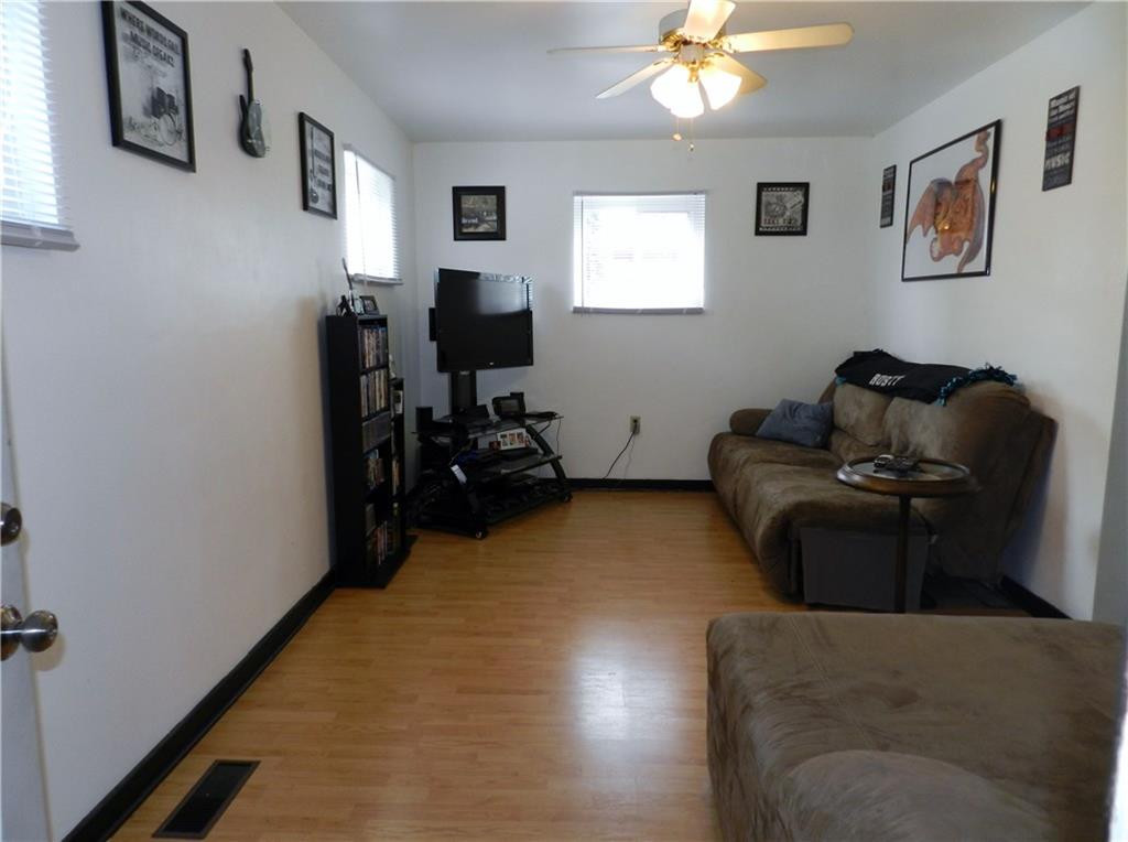 429 Ridge Avenue Canonsburg, PA 15317 - Photo 2 of 23 Living Room - Comfy and Cozy....