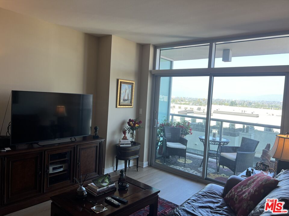 13700 Marina Pointe Drive, Unit 722 Marina del Rey, CA 90292 - Photo 12 of 52 a living room with furniture and a flat screen tv
