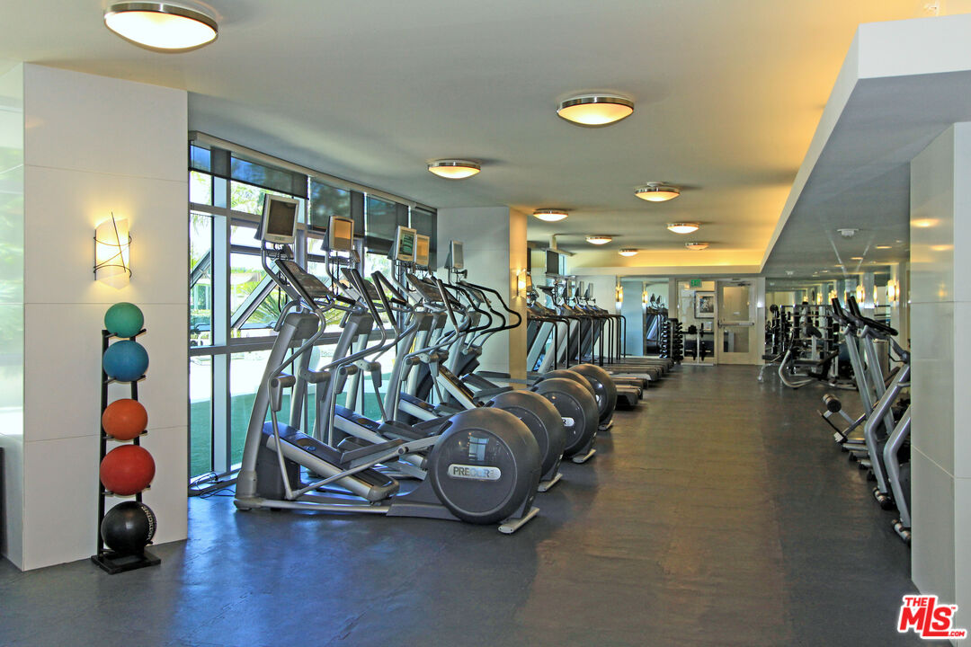 13700 Marina Pointe Drive, Unit 722 Marina del Rey, CA 90292 - Photo 41 of 52 a view of a room with gym equipment
