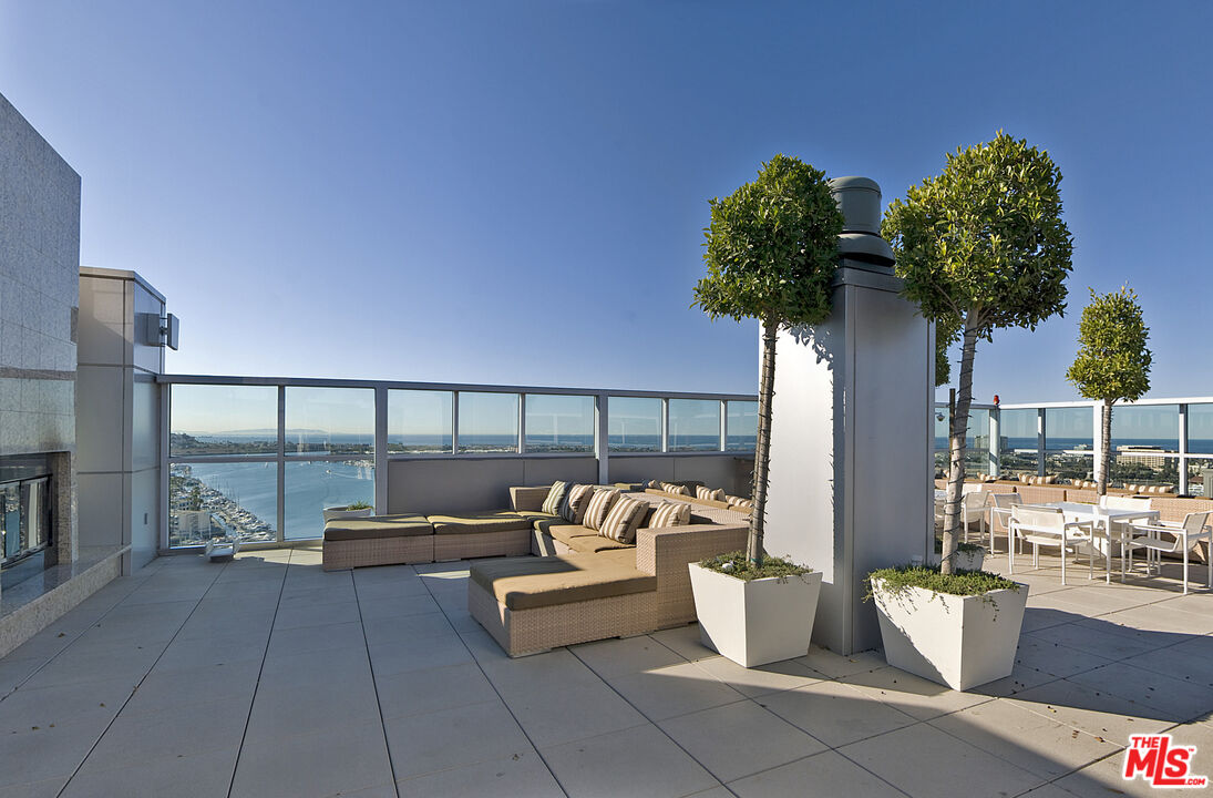 13700 Marina Pointe Drive, Unit 722 Marina del Rey, CA 90292 - Photo 44 of 52 a reading room with furniture and a potted plant