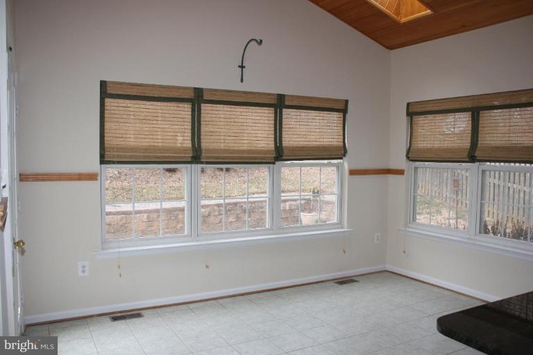 410 Longdraft Road Gaithersburg, MD 20878 - Photo 7 of 22 Breakfast Area