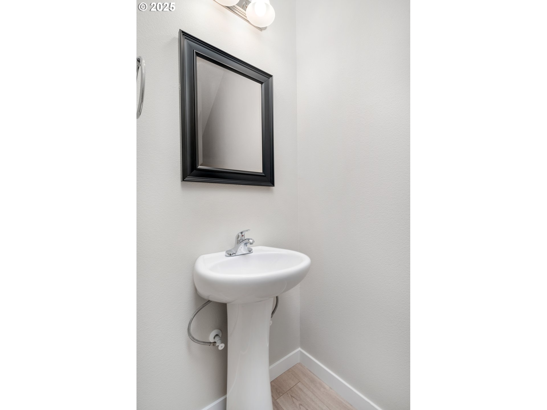 2724 South Ivy Street, Unit 837 Cornelius, OR 97113 - Photo 5 of 24 a bathroom with a sink and a mirror