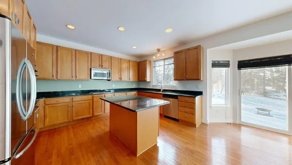 $2,950 | 12832 Nautica Court, Belleville, MI 48111