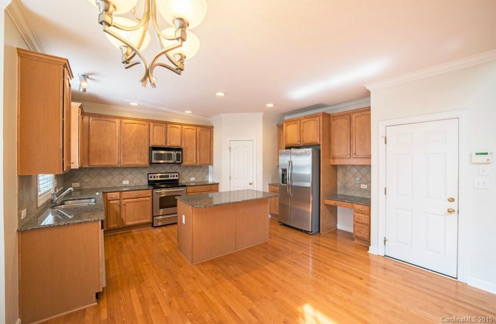 16633 Turtle Point Road Charlotte, NC 28278 - Photo 4 of 20 Gallery Image 4