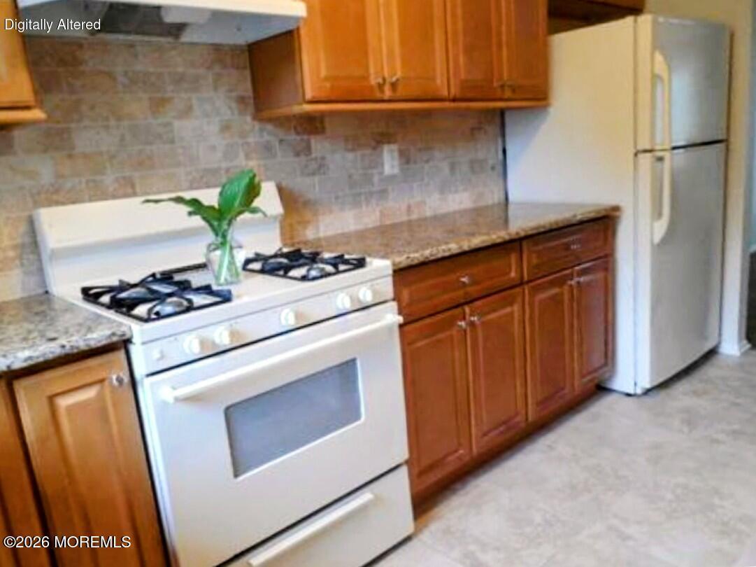 5 Coventry Court, Unit 5 Matawan, NJ 07747 - Photo 2 of 14 IMG_2322