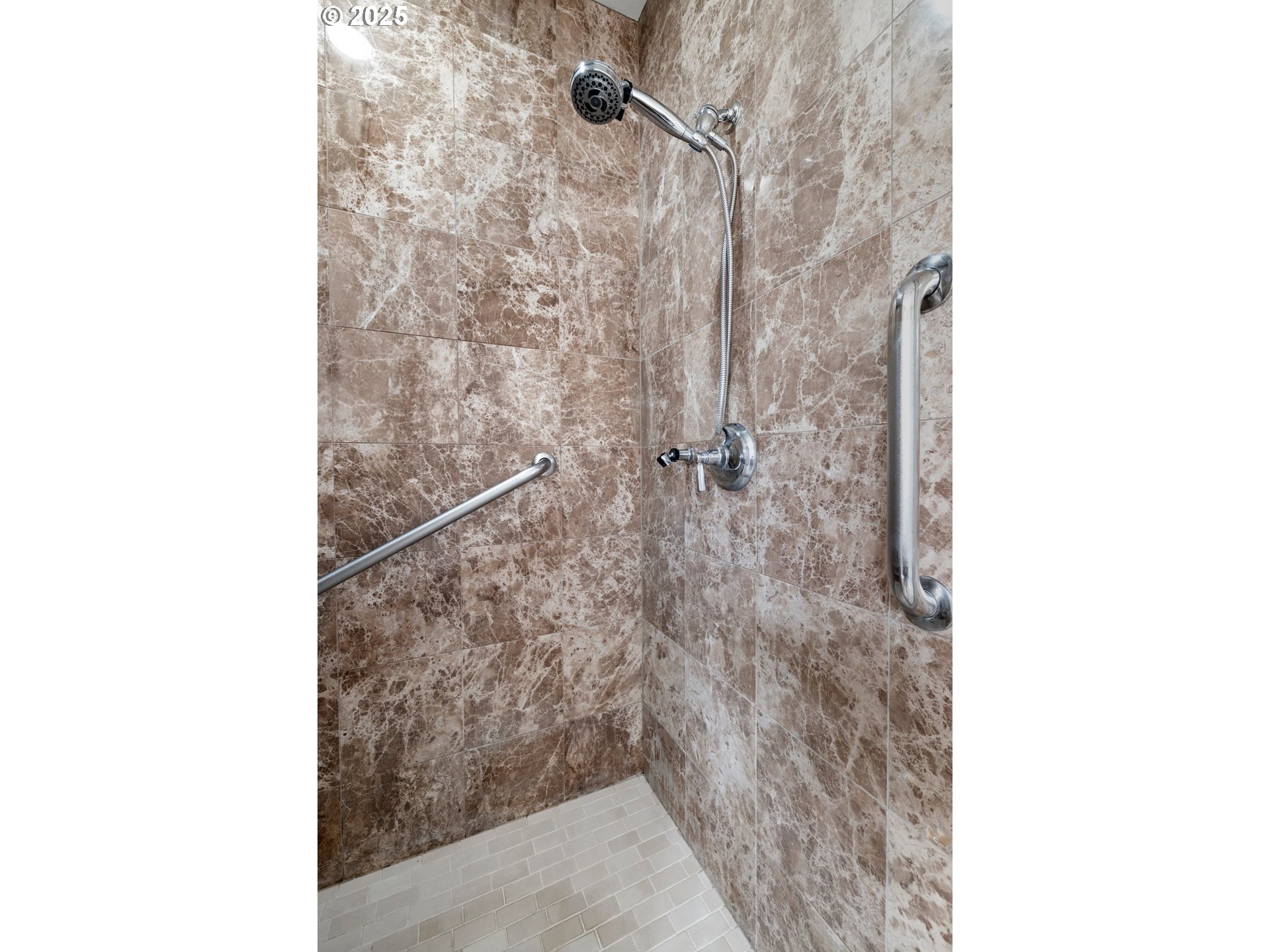 527 2nd Street Lake Oswego, OR 97034 - Photo 15 of 29 a bathroom with a shower
