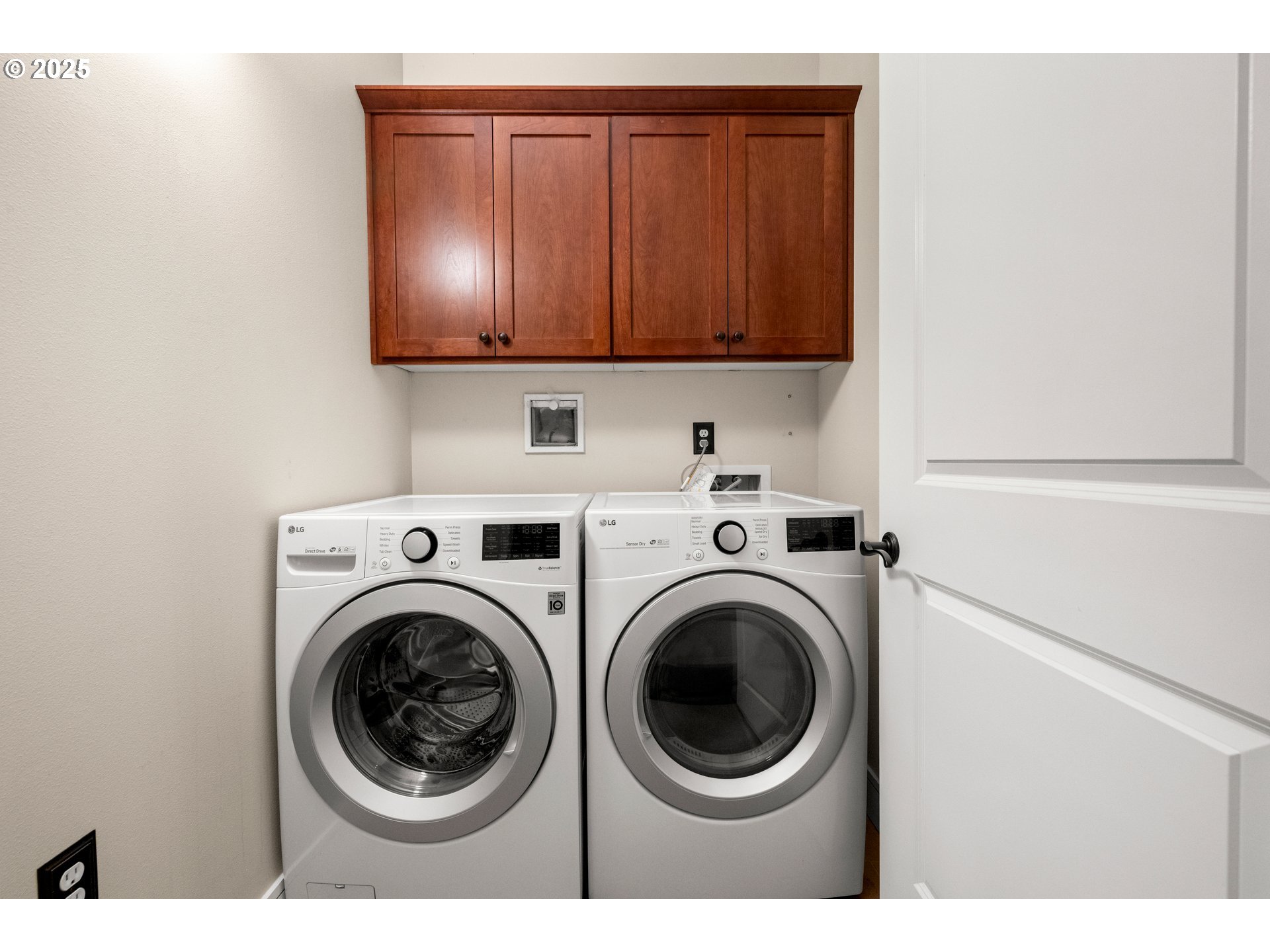 527 2nd Street Lake Oswego, OR 97034 - Photo 19 of 29 a view of a kitchen with washer and dryer