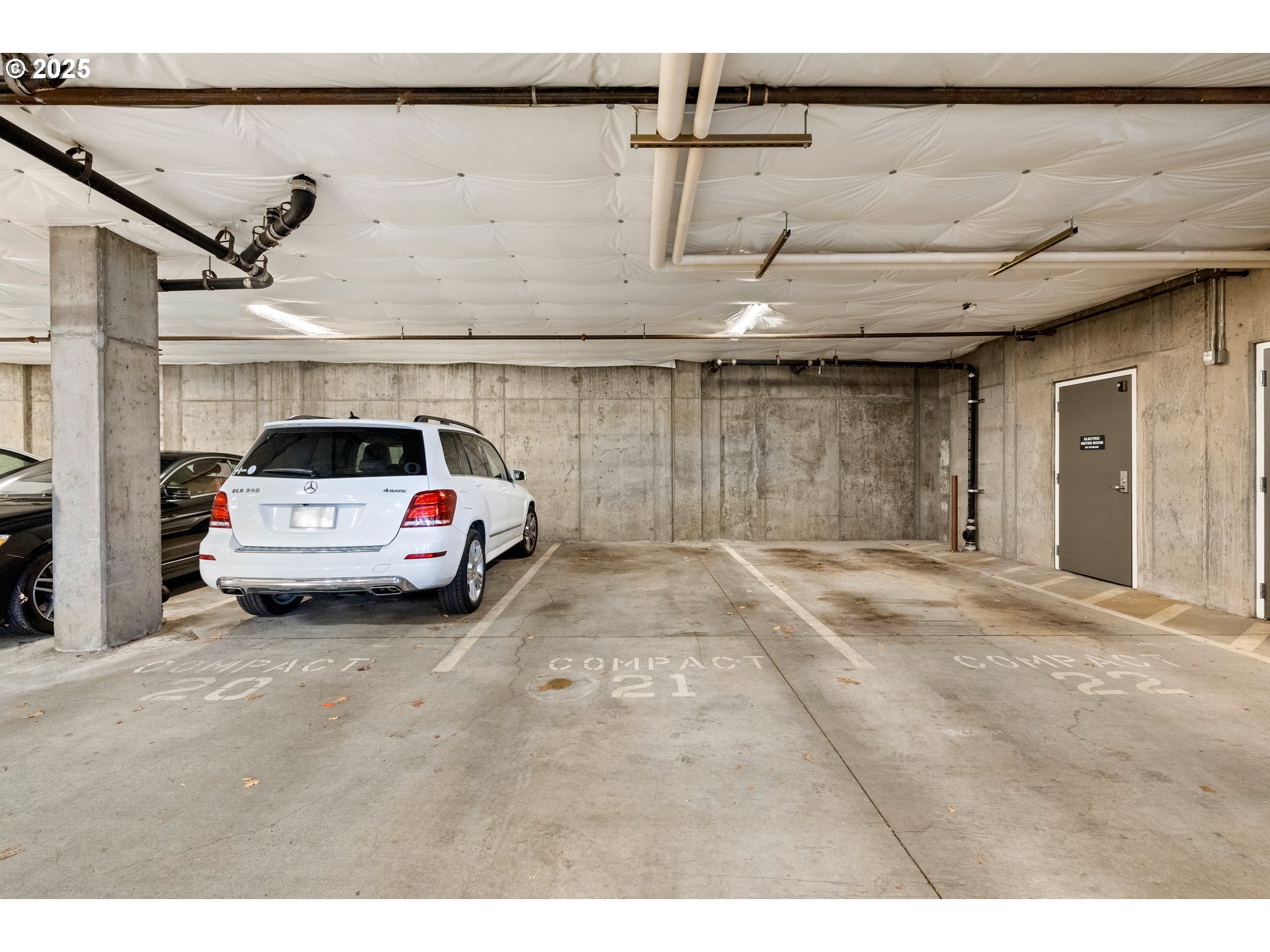 527 2nd Street Lake Oswego, OR 97034 - Photo 23 of 29 a view of a car in garage