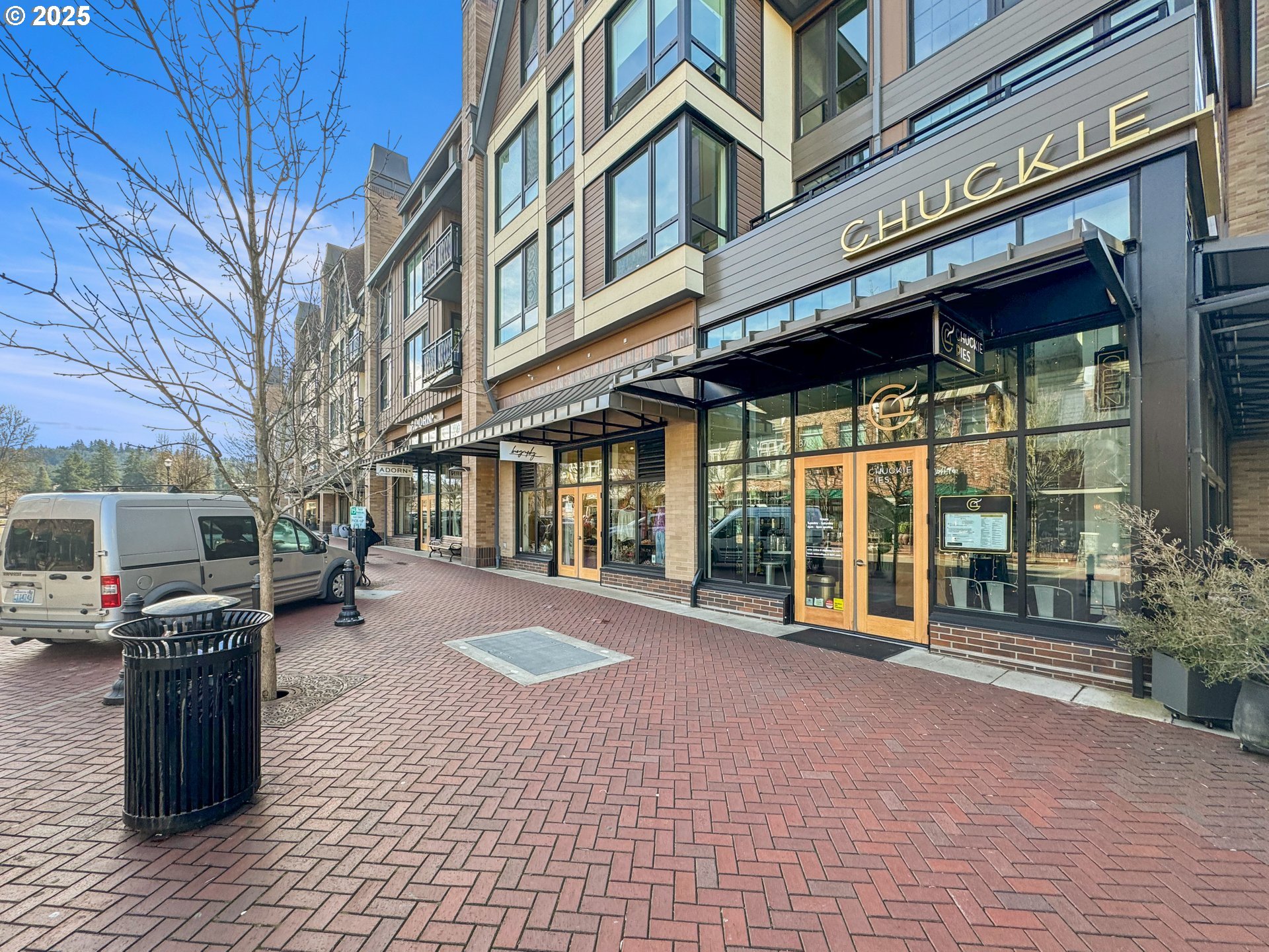 527 2nd Street Lake Oswego, OR 97034 - Photo 27 of 29 a view of a building with a street