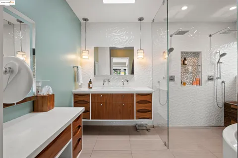 $1,950,000 | 608 Fortress Isle, Alameda, CA 94501