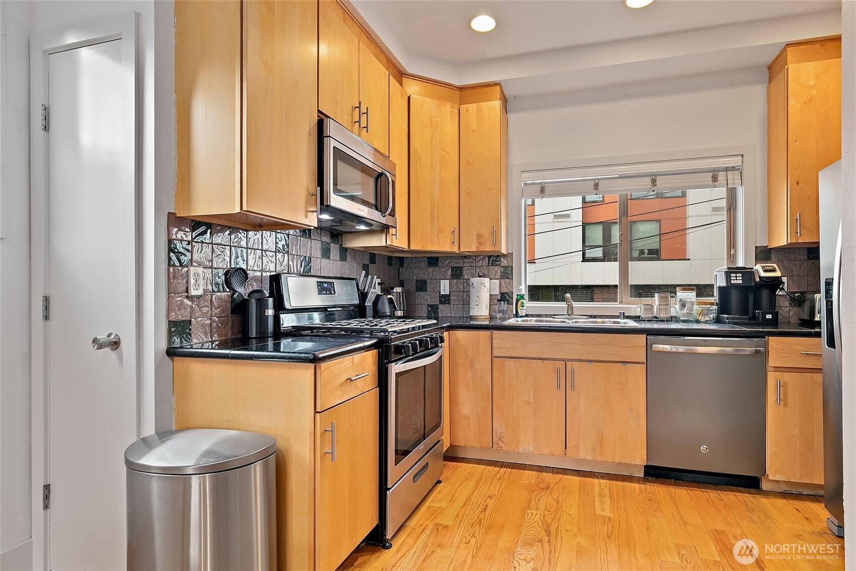 116 13th Avenue Seattle, WA 98122 - Photo 10 of 31