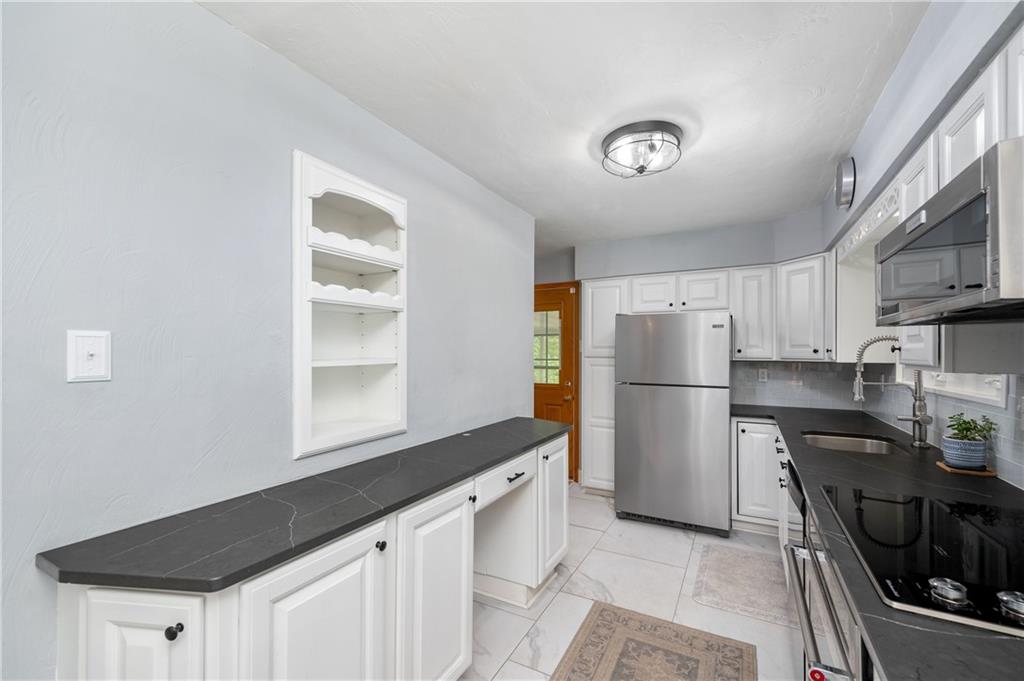 424 Brooks Road Wexford, PA 15090 - Photo 12 of 46 a kitchen with a refrigerator a stove and a sink
