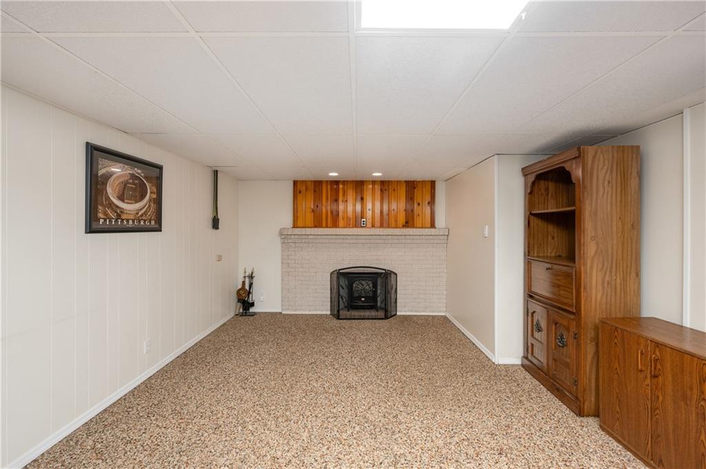 424 Brooks Road Wexford, PA 15090 - Photo 29 of 46 an empty room with windows