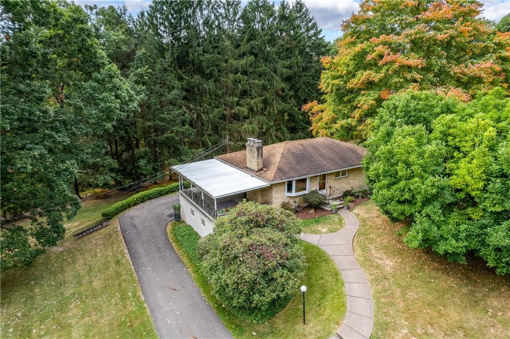 424 Brooks Road Wexford, PA 15090 - Photo 3 of 46 a view of a house with a yard and street